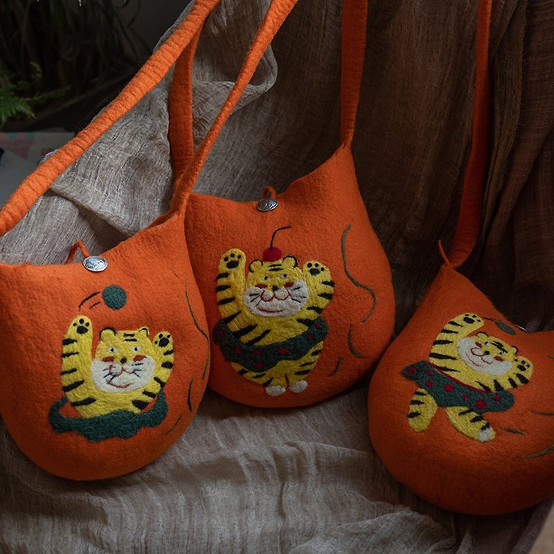 Ke Ren wool felt handmade tiger year cute tiger bag shoulder diagonal bag female new year gift art and leisure all-match
