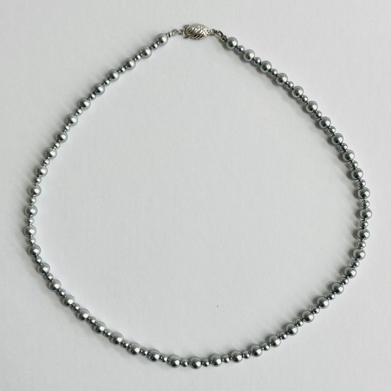 Shell pearl combination necklace/5mm approx. 43cm/gray/R/made in Japan - สร้อยคอ - เปลือกหอย สีเทา