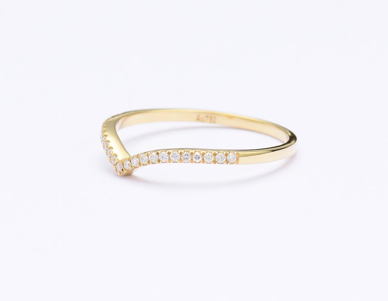 V-shaped Band in 9k Rose Gold - แหวนทั่วไป - เพชร สีทอง