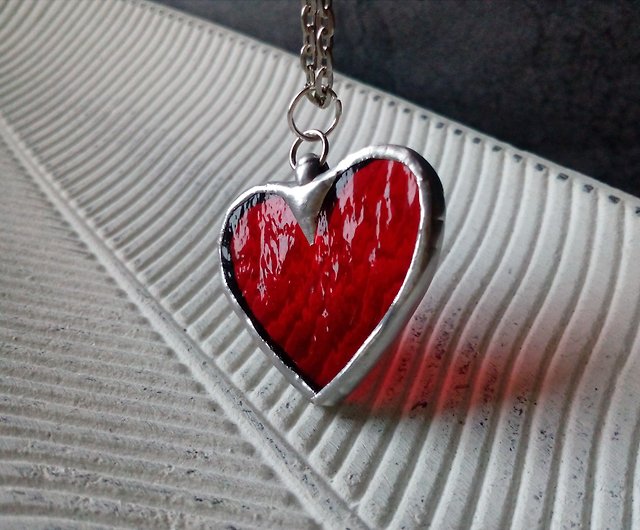 Red HEART glass necklace. st Valentine scarlet heartnecklace. kawaii pendant  - Shop Glass At Home Necklaces - Pinkoi