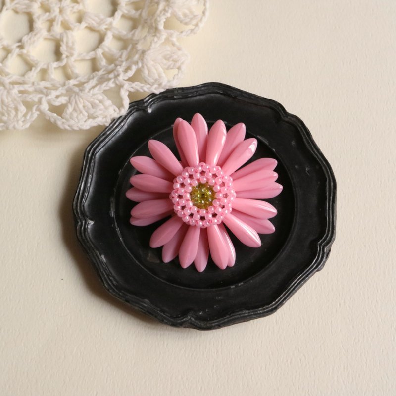 ガーベラのブローチ 花束ピンク　花 フラワー コサージュ 希望 上品 入園式 入学式 卒園式 卒業式 結婚式 華やか かわいい 祝 精巧 チェコガラス - 胸針 - 玻璃 粉紅色