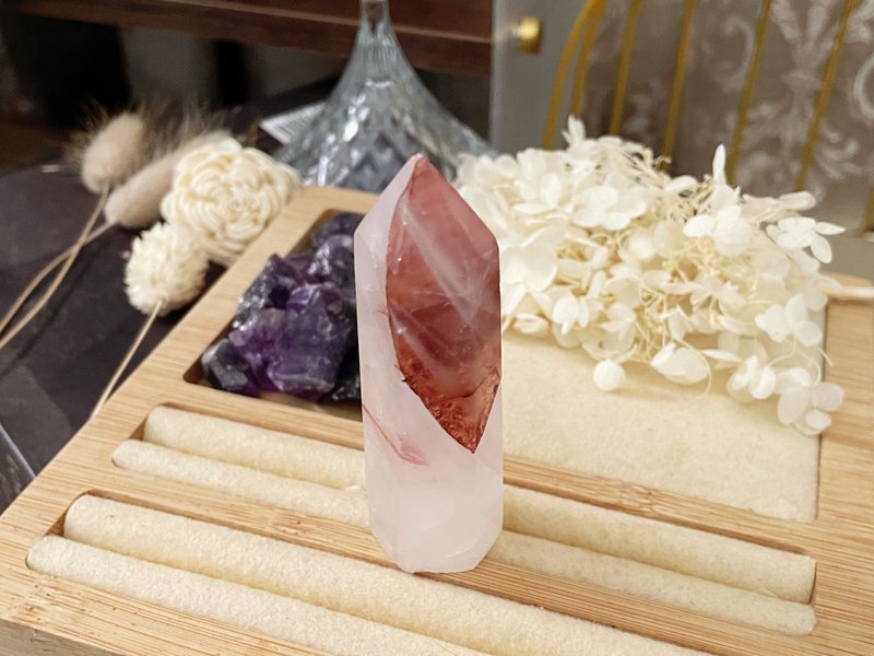 能量擺件-天然紅膠花水晶柱消磁石 水晶柱 - 擺飾/家飾品 - 玉石 紅色