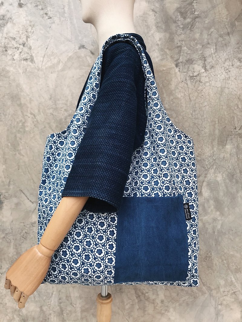กระเป๋าผ้าแคนวาส - 手提包/手提袋 - 棉．麻 藍色