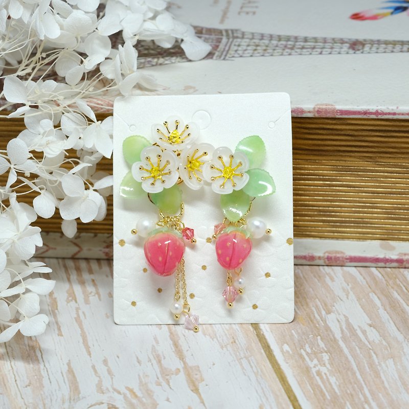 strawberry earrings -on-ear-【Sweet capricious】