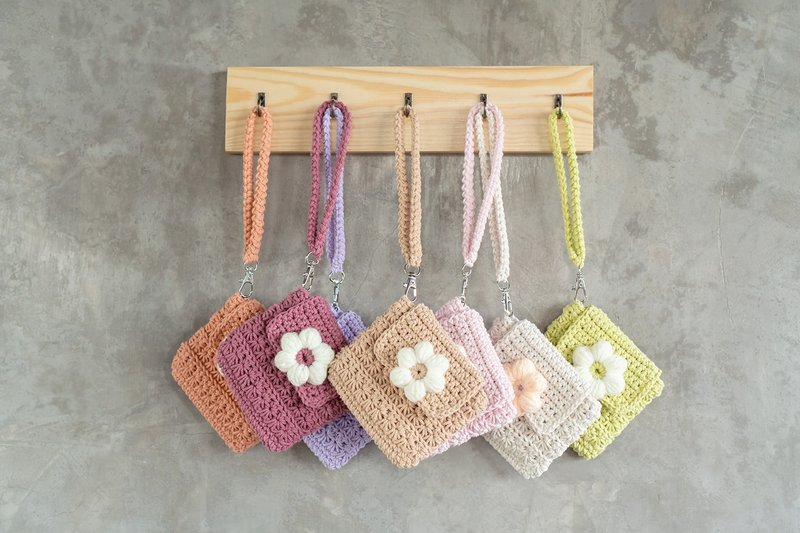 A small crochet bag. For small items and cards. - 零錢包/小錢包 - 其他材質 