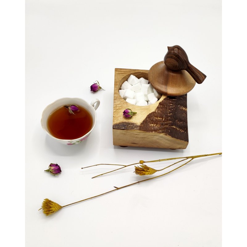 有雀的木碗。手工雕刻的雀。 - 碗 - 木頭 