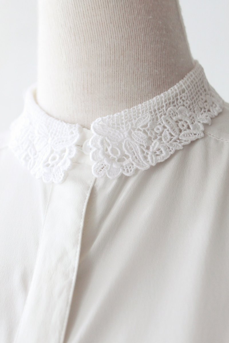 Autumn and winter retro Japanese-made elegant stitching lace leader long-sleeved off-white vintage shirt