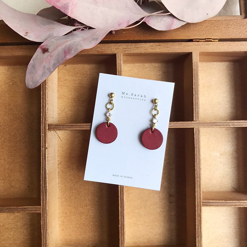Leather earrings_brass Bronze Stone - Earrings & Clip-ons - Glass Red