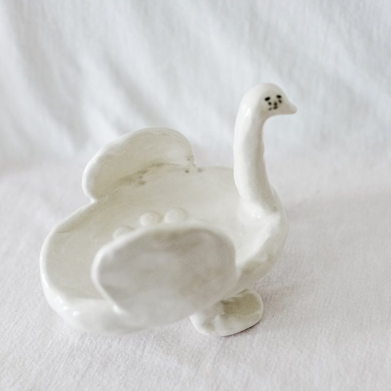 Swan Egg Soap Dish / Earthenware we hold - Items for Display - Porcelain 