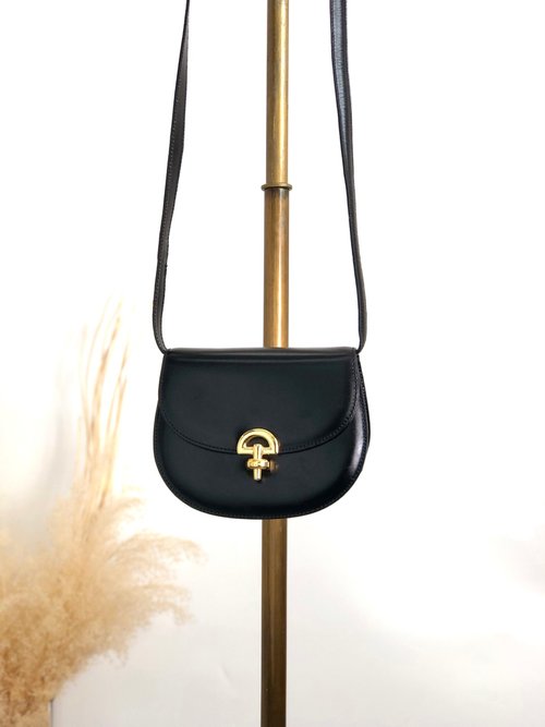 CELINE ブラックレザー ミニショルダーバッグ 日本直送 名牌中古包 】CELINE セリーヌ ショルダーバッグ ブラック