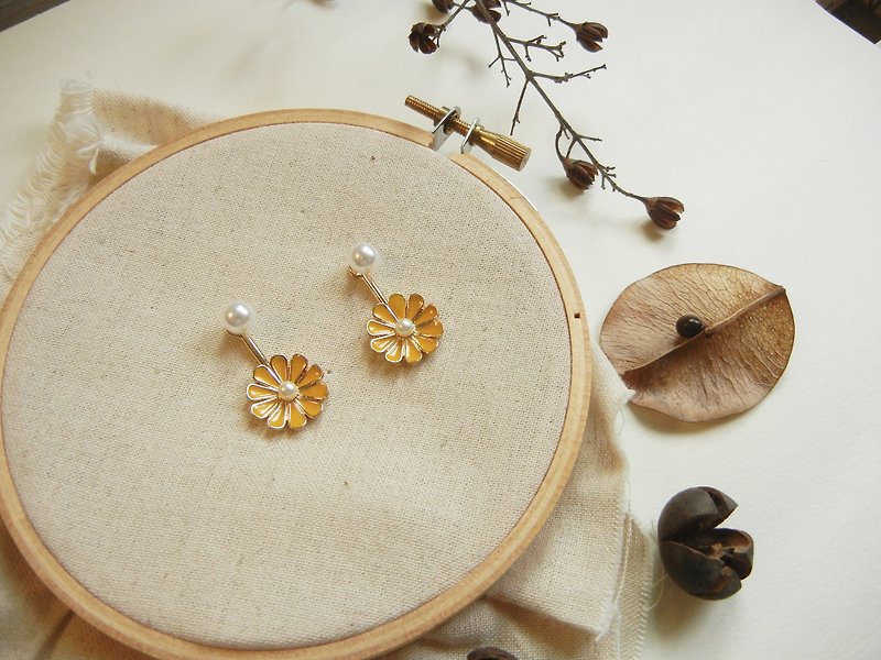*coucoubird*small daisy pearl earrings/multicolor 925 silver earrings - Earrings & Clip-ons - 24K Gold Multicolor
