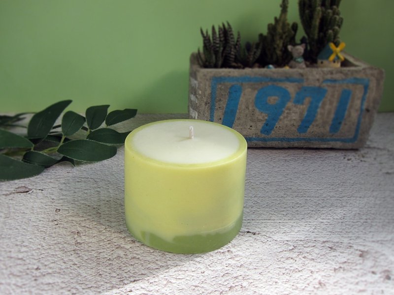 [Customized] Plant scented essential oil candle-green grass - เทียน/เชิงเทียน - ขี้ผึ้ง สีเขียว