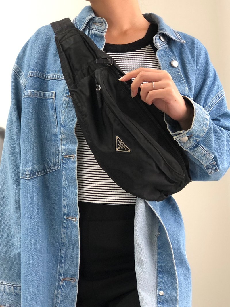 【 日本直送　名牌中古包 】PRADA プラダ スリングバッグ ブラック トライアングルロゴ ナイロン vintage ヴィンテージ オールド fa4d62 - 側背包/斜背包 - 尼龍 黑色