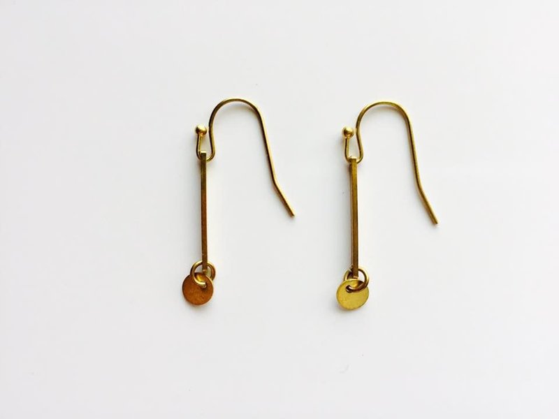 A Bead 黃銅簡單圓耳環 - 耳環/耳夾/耳骨夾 - 其他金屬 咖啡色