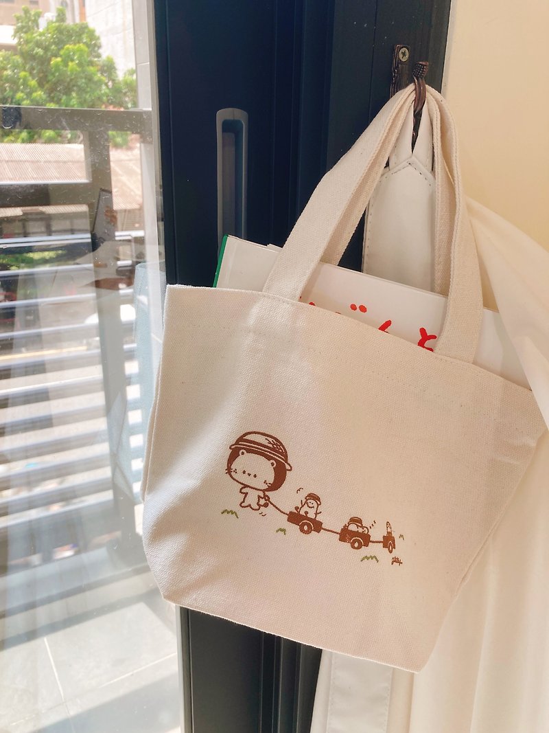 Happy to go out ㄑ-lunch bag - กระเป๋าถือ - ไฟเบอร์อื่นๆ 