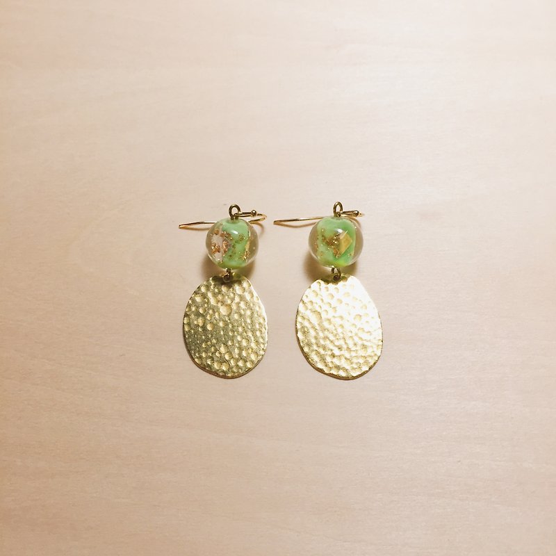 Vintage light green glazed pattern oval earrings - Earrings & Clip-ons - Colored Glass Green