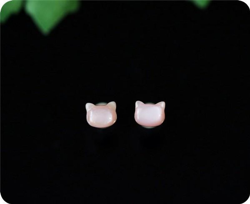 Pink mother-of-pearl that symbolizes health, wealth, longevity, chastity, and peaceful pink butterfly shell cat pierced Clip-On changed for both ears - ต่างหู - เครื่องเพชรพลอย ขาว
