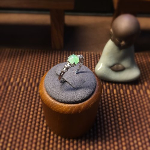 翡翠輕珠寶．新中式飾物  㻩(jade jewelry) 【小甜心】天然A貨冰種翡翠卷卷糖霜造型戒指