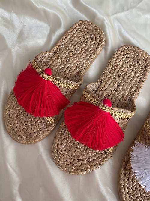bohopeach BOHOPeach Christmas Tassel Straw Sandals beach sandals ( + 1 size )
