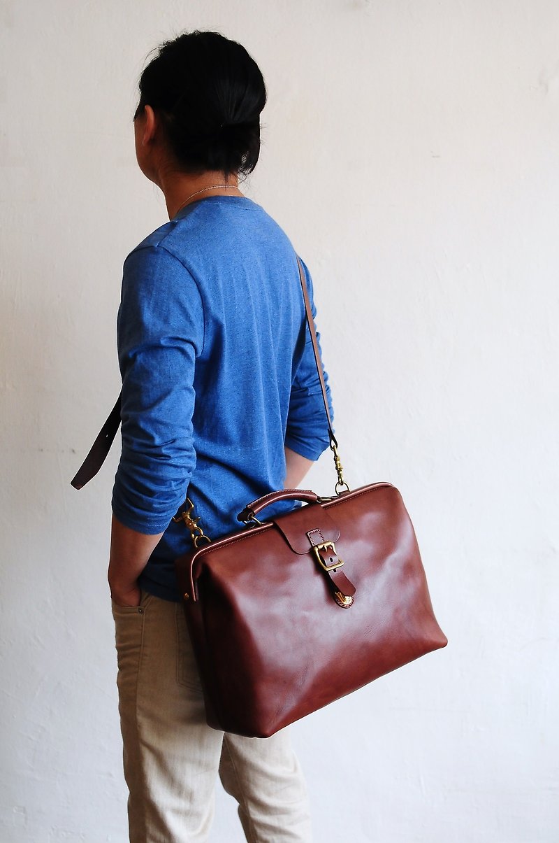 Artemis Leatherware Hand Stitched Leather Doctor Bag/ Carry On Bag - กระเป๋าแมสเซนเจอร์ - หนังแท้ 