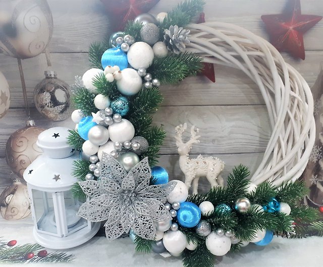 白と青のクリスマス リース 青 シルバーの鹿のリース クリスマスの壁の装飾 ショップ Talanalita ウォールデコ 壁紙 Pinkoi