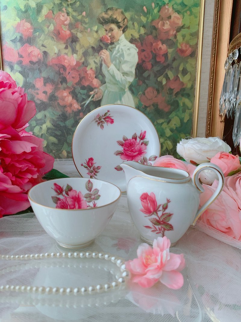 1930年德國手繪玫瑰花卉古董奶壺糖碗茶葉碟三件組 庫存品送禮 - 茶壺/茶杯/茶具 - 瓷 粉紅色