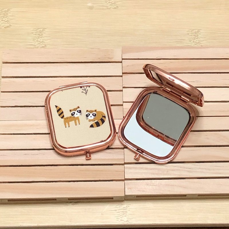 Cute raccoon. B/ Rose Gold. Makeup mirror. Portable mirror. Mirror - อุปกรณ์แต่งหน้า/กระจก/หวี - ผ้าฝ้าย/ผ้าลินิน สีกากี