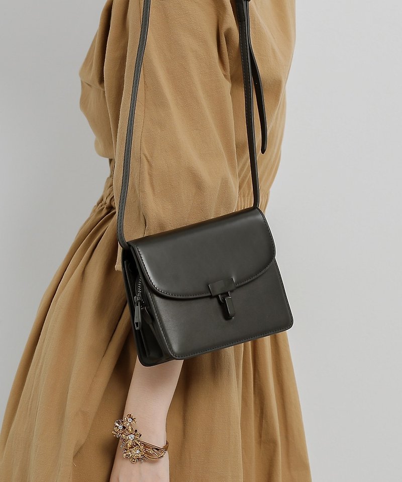 Organ Mezzanine Leather Mini Shoulder Bag - Matte Black - กระเป๋าคลัทช์ - หนังแท้ สีดำ