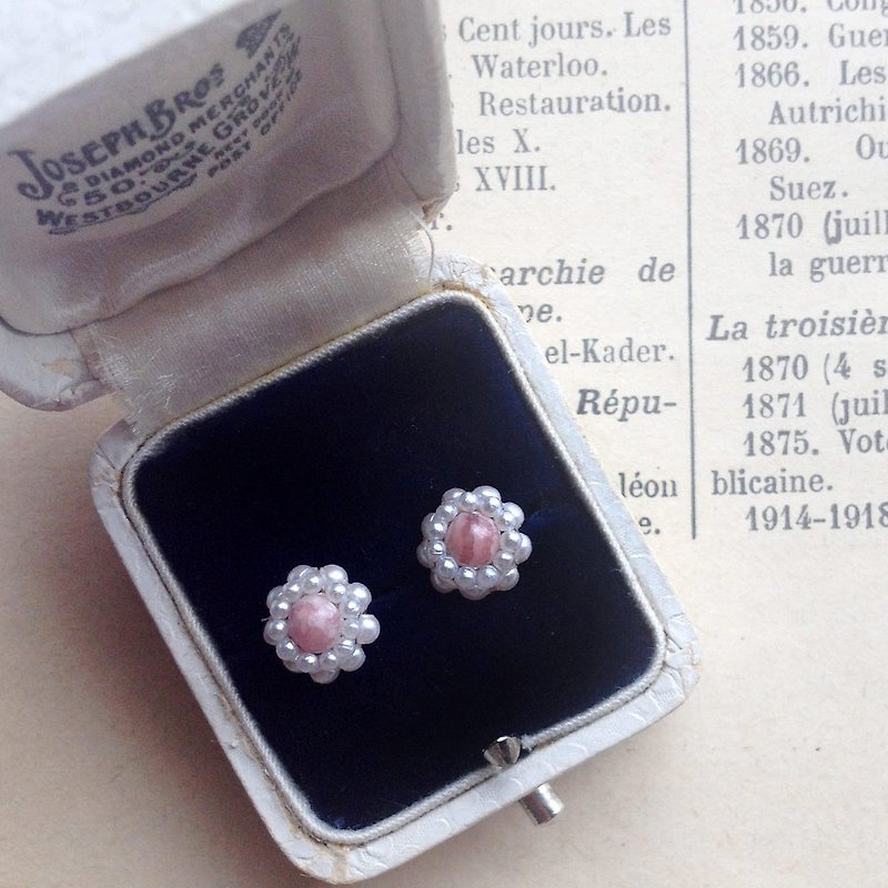 14kgf Inca Rose × Vintage Pearl Petit Flower Earrings OR Ear Clip / Apply 玫瑰 - ต่างหู - เครื่องเพชรพลอย สึชมพู
