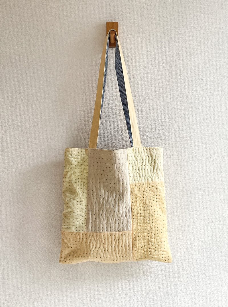 日本製 藍染糸使用 刺子 Japanblue sashiko   Patchwork Tote BAG 柔らかリネンとコットンのトートバッグ　アップサイクル - 手提包/手提袋 - 棉．麻 黃色