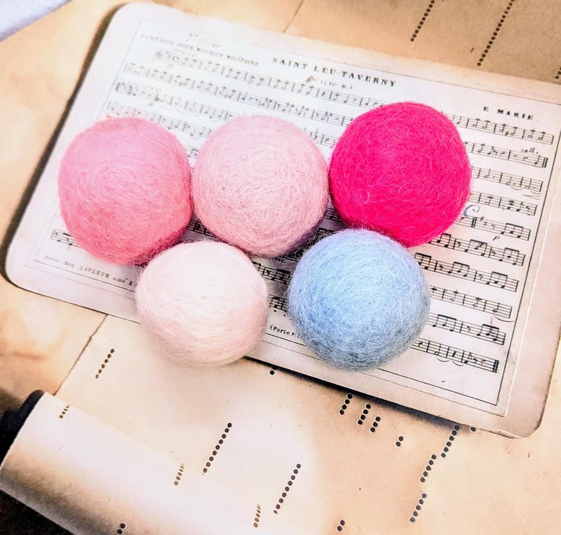 Cat Toy, Wool Felt Ball, Natural Toy, 5 Pieces, Chic and Mature Color - ของเล่นสัตว์ - ขนแกะ หลากหลายสี