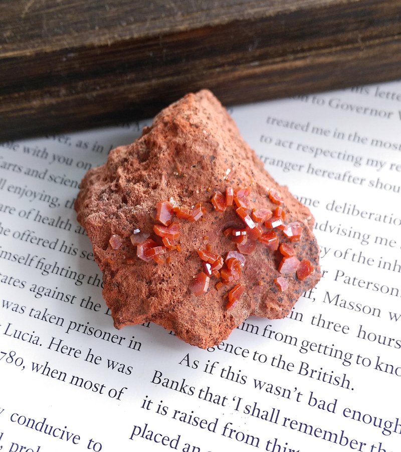 Vanadinite 摩洛哥產地 釩鉛礦 重晶石共生 天然礦石 原礦 - Items for Display - Other Materials 