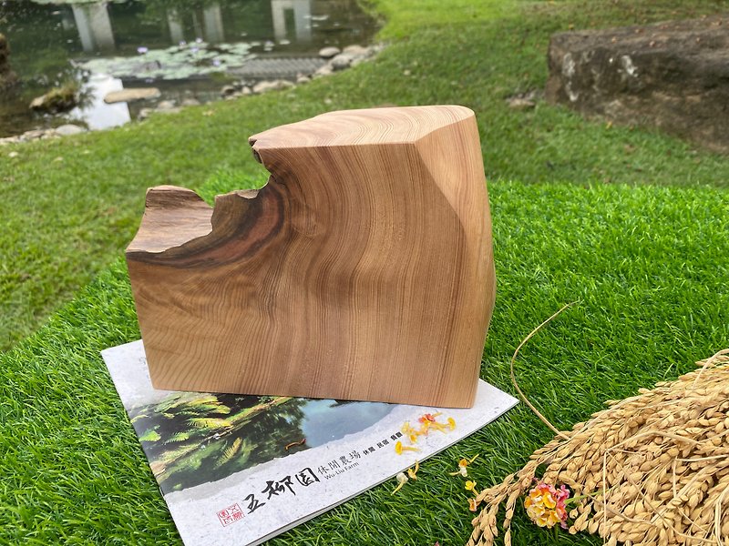 Taiwan cedar wood artworks - Items for Display - Wood Brown