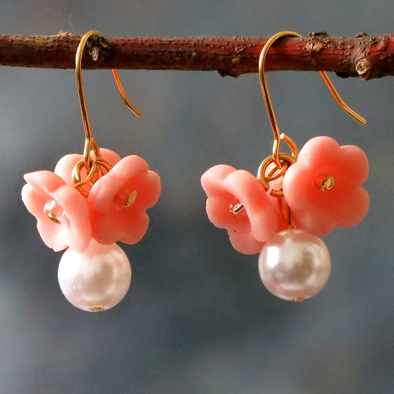 14kgf  . Pink flowers  pearl earrings. Pink. Gift for her / handmade earring - Earrings & Clip-ons - Other Materials Pink