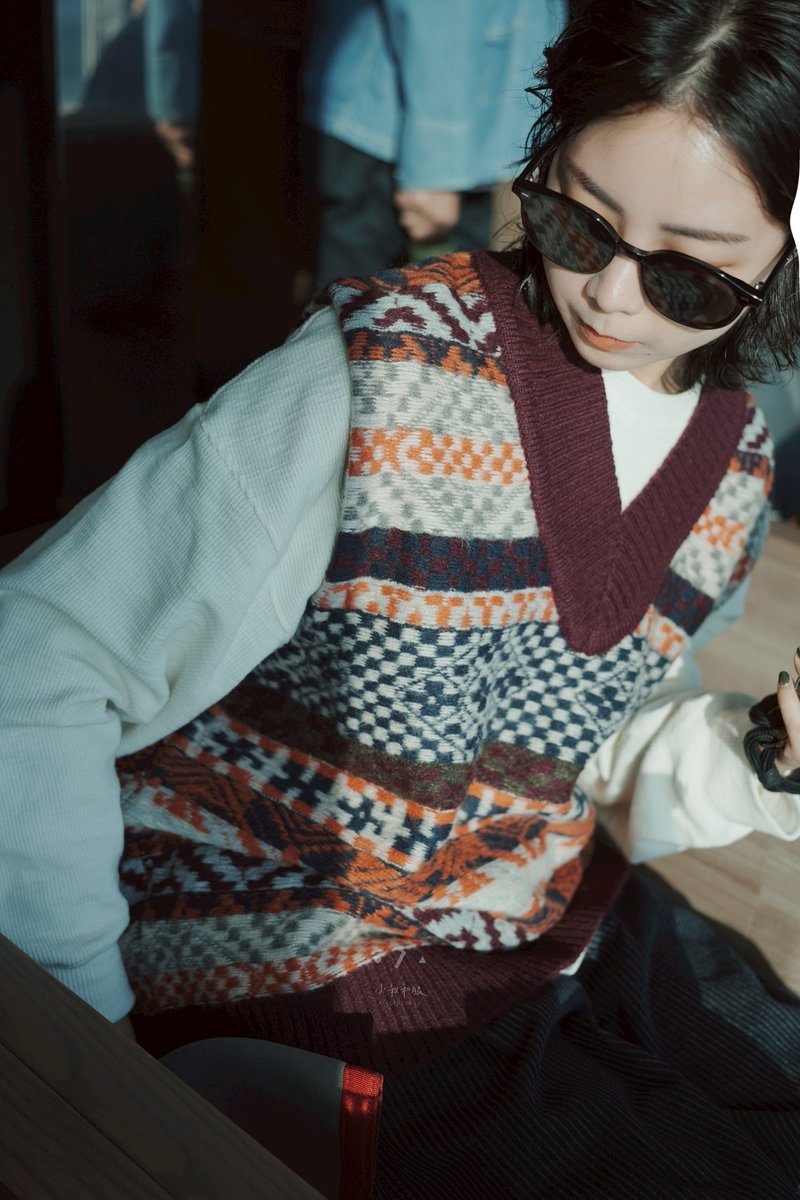 南瓜圖騰V領針織背心 - 2色 - 紅圖騰 - 背心/無袖上衣 - 其他人造纖維 紅色