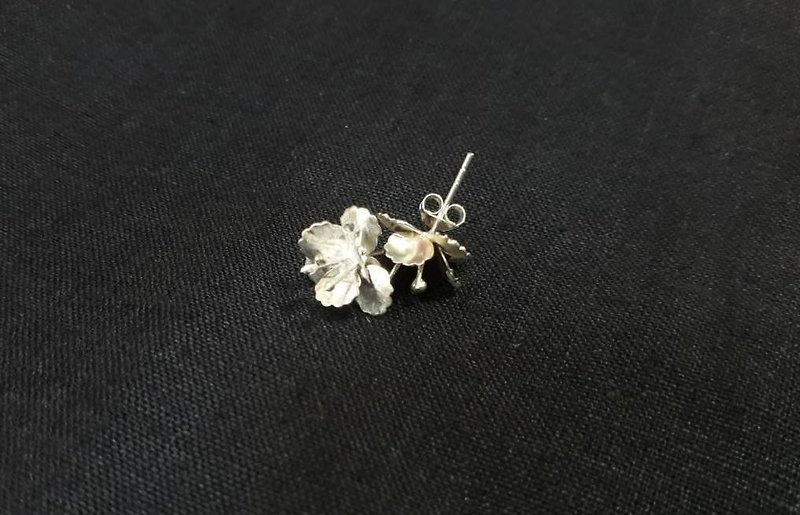 Petal Stacked Flower Earrings - 耳環/耳夾 - 純銀 