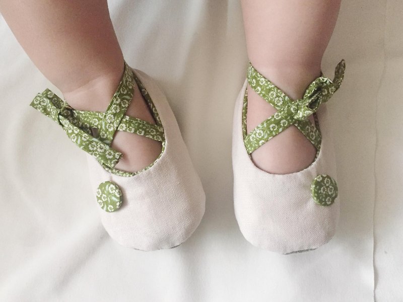 日本白亞麻X挪威綠碎花手工鈕扣綁帶寶寶鞋嬰兒鞋學步鞋 - 嬰兒鞋 - 棉．麻 白色