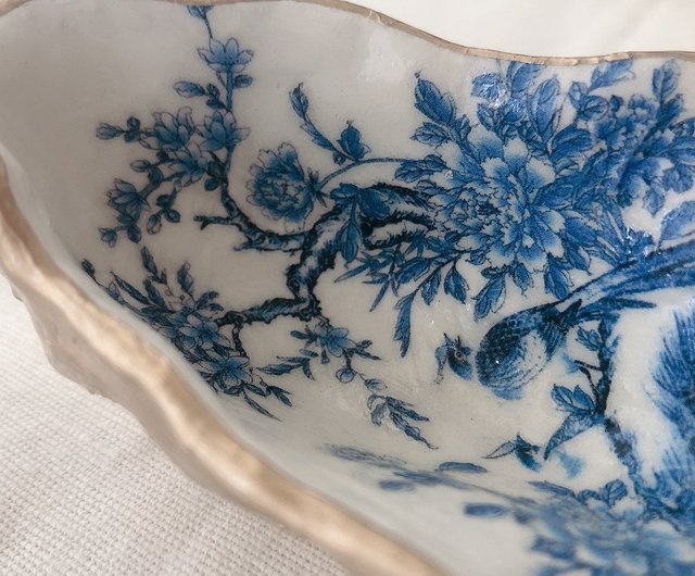 水墨花鳥 #2】手作り牡蠣殻飾り皿Ⅰ 水晶祓い皿Ⅰ 天然貝殻