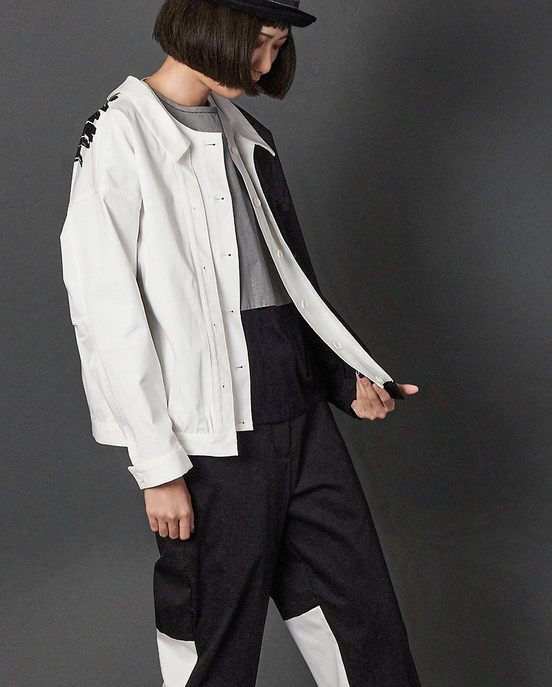 Changed black and white color matching layered fall-shoulder jacket - เสื้อแจ็คเก็ต - ผ้าฝ้าย/ผ้าลินิน ขาว