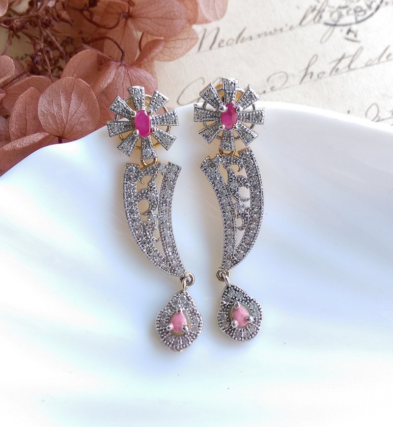 Vintage Jewelry 西洋古董飾品 典雅氣質 垂墜 小雛菊 針式耳環 - 耳環/耳夾/耳骨夾 - 其他金屬 金色