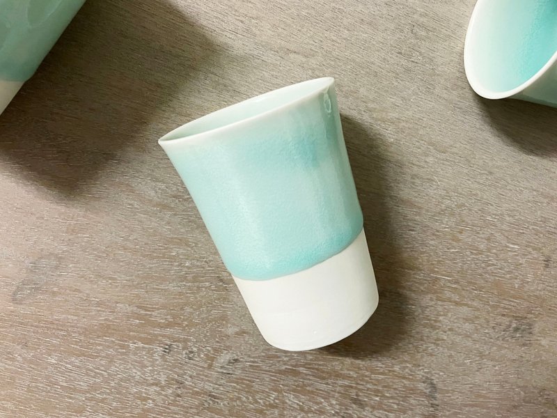 |ホワイトシリーズ| 空色釉ホワイトカップ - その他のカップ - 陶器 グリーン