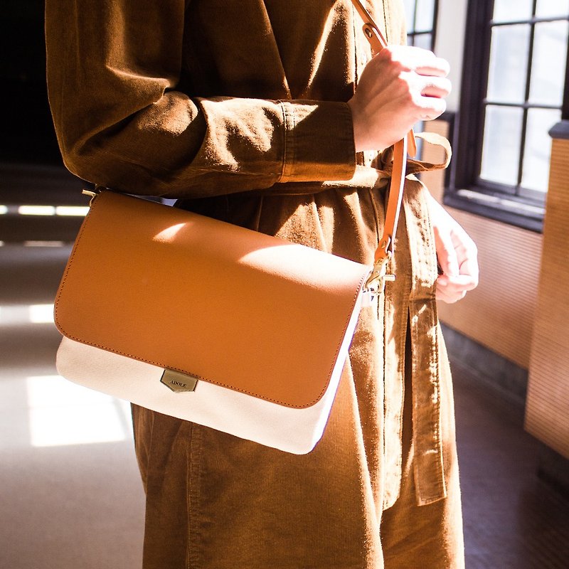 [Customized gift] ADay leather three-layer canvas cross-body bag/ Brown(free custom engraving) - กระเป๋าแมสเซนเจอร์ - หนังแท้ สีส้ม