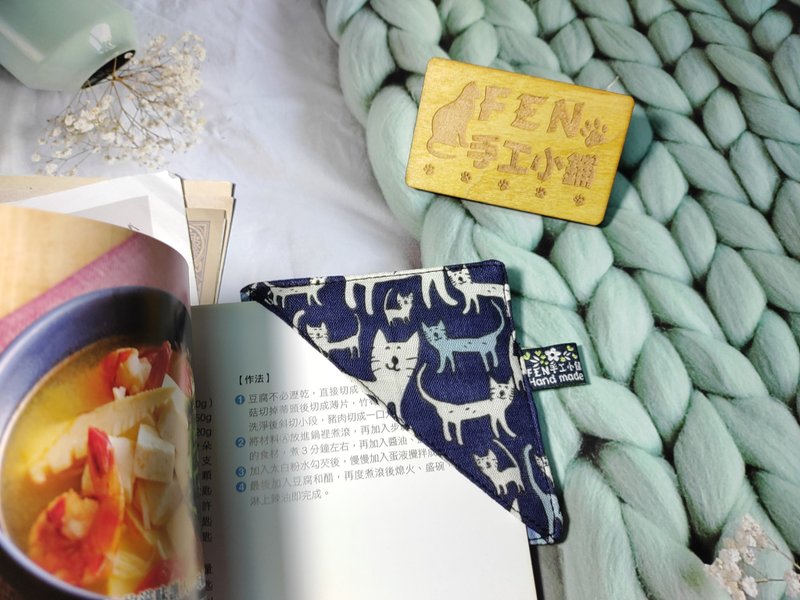 小物系列-薄款三角布書籤-藍色貓咪布書籤-布製書籤-手作布書籤 - 書籤 - 棉．麻 