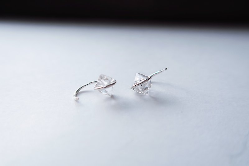 A pair of 925 sterling silver exclusive petite Herkimon crystal sparkling diamond C-shaped earrings - ต่างหู - เงินแท้ ขาว