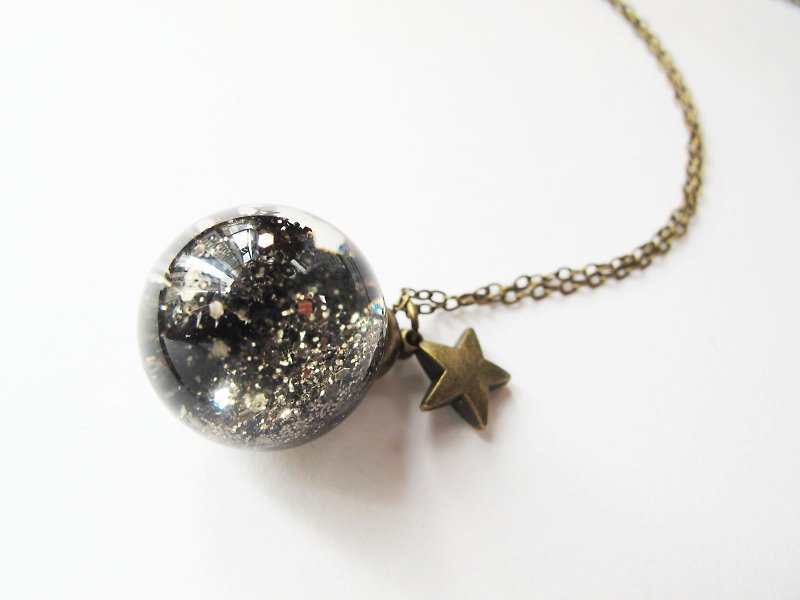 ＊Rosy Garden＊ dark green glitter with water inisde glass ball necklace - Chokers - Glass Green