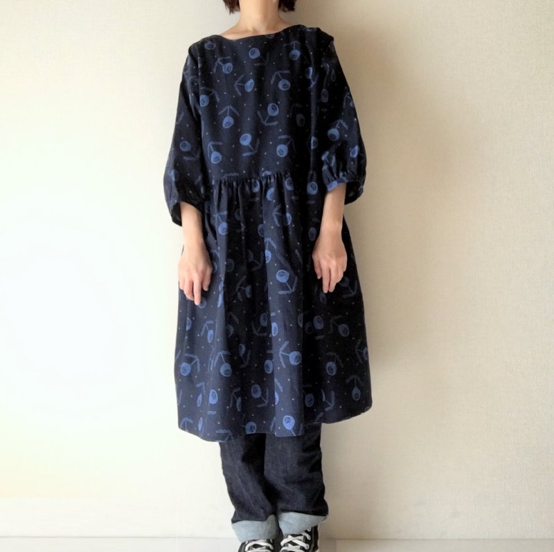 刺繍調　花柄　ギャザーワンピース　七分袖　コットンリネン　濃紺 - 洋裝/連身裙 - 棉．麻 黑色