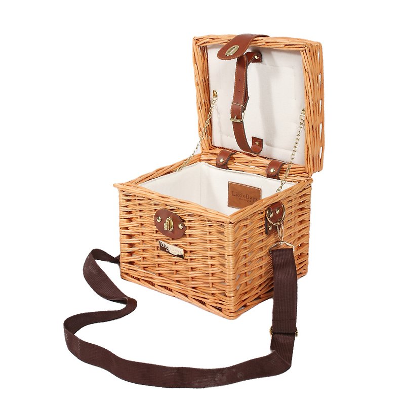 LittleDayz Boutique / Outdoor Picnic Basket / Handmade Wicker - ชั้นวาง/ตะกร้า - ไม้ก๊อก สีนำ้ตาล