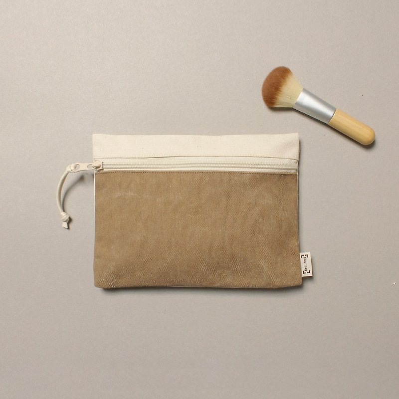 Stone Wash Caramel LayBag Sleeping Bag Makeup Small Things Storage Bag - กระเป๋าคลัทช์ - ผ้าฝ้าย/ผ้าลินิน สีนำ้ตาล