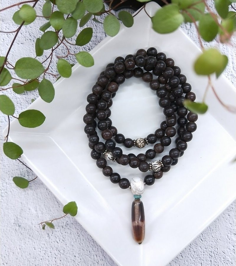 【108 rosary series / unique commodity】 red sandalwood*chalcedony*砗 磲 rosary - Bracelets - Wood Brown