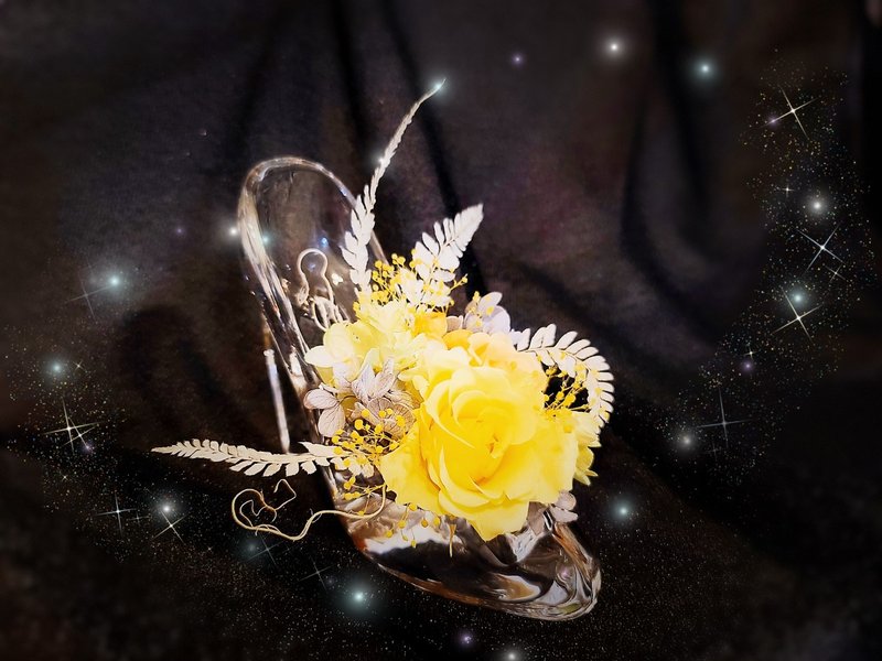 【Customized Gift】Glass High Heels Immortal Flower Gift - ช่อดอกไม้แห้ง - พืช/ดอกไม้ สีเหลือง